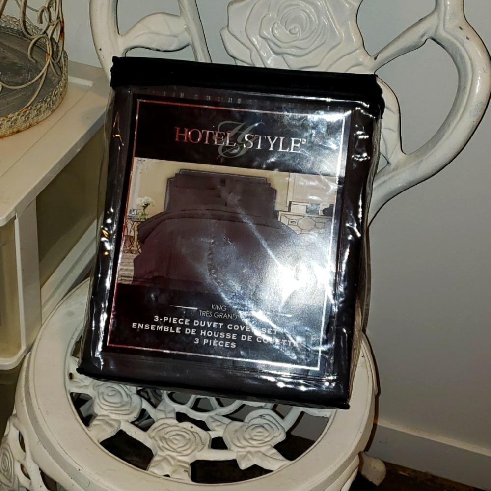 Brand new in box 3 piece Grey duvet cover set Gray